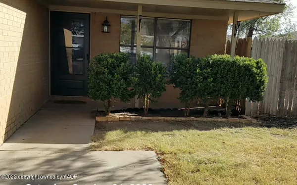 $1,075 | 302 4th Avenue, Canyon, TX 79015
