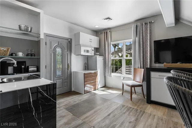 $10,000 | 1804 Plantea Court, Las Vegas, NV 89117