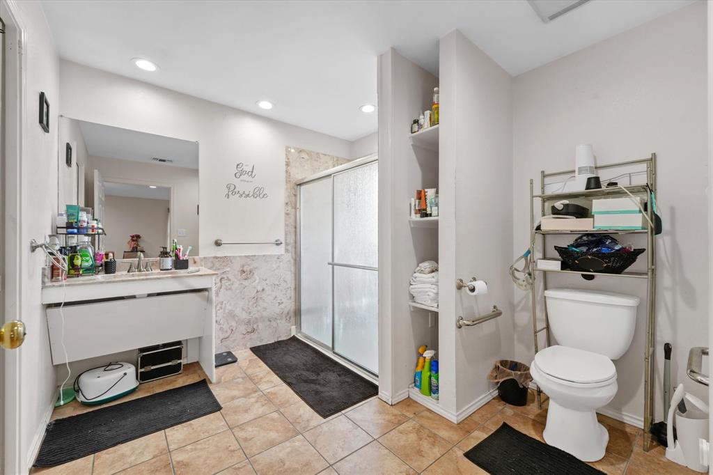 6725 Prairie Fire Road Arlington, TX 76002 - Photo 16 of 31 a bathroom with a sink a toilet and a shower