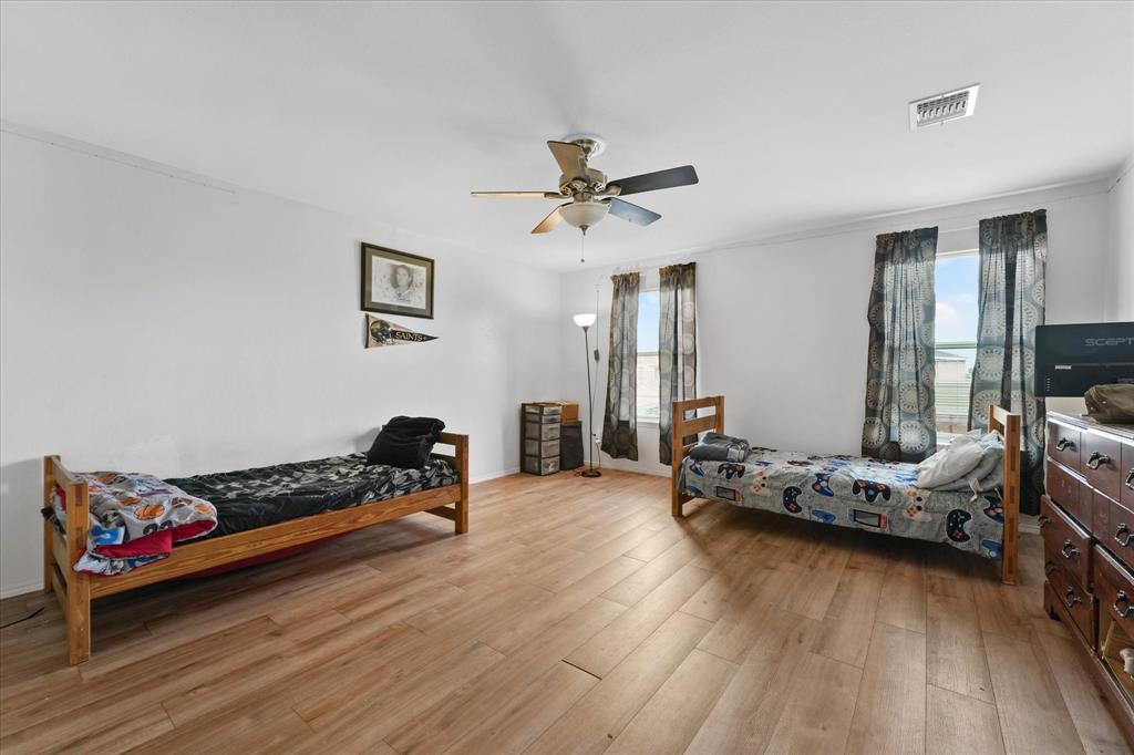6725 Prairie Fire Road Arlington, TX 76002 - Photo 20 of 31 a living room with furniture and a wooden floor