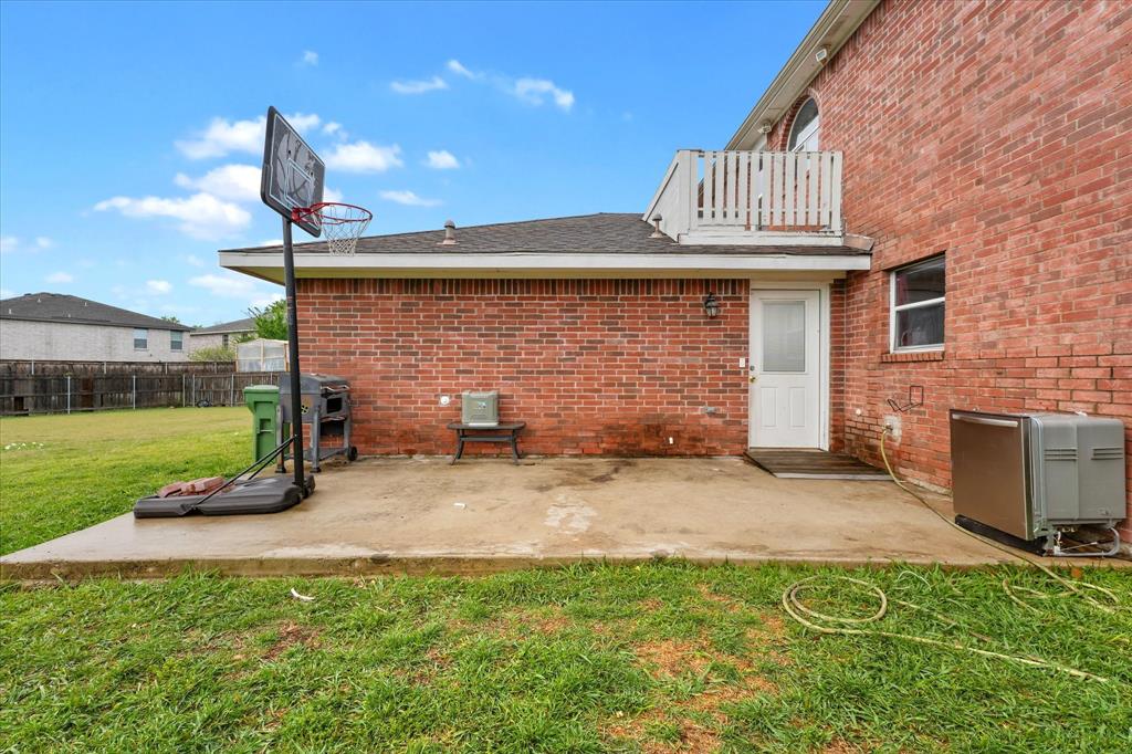 6725 Prairie Fire Road Arlington, TX 76002 - Photo 28 of 31 a view of a chair and table in backyard of the house