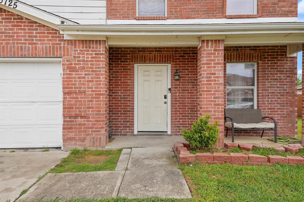6725 Prairie Fire Road Arlington, TX 76002 - Photo 3 of 31 front view of a brick house with a yard