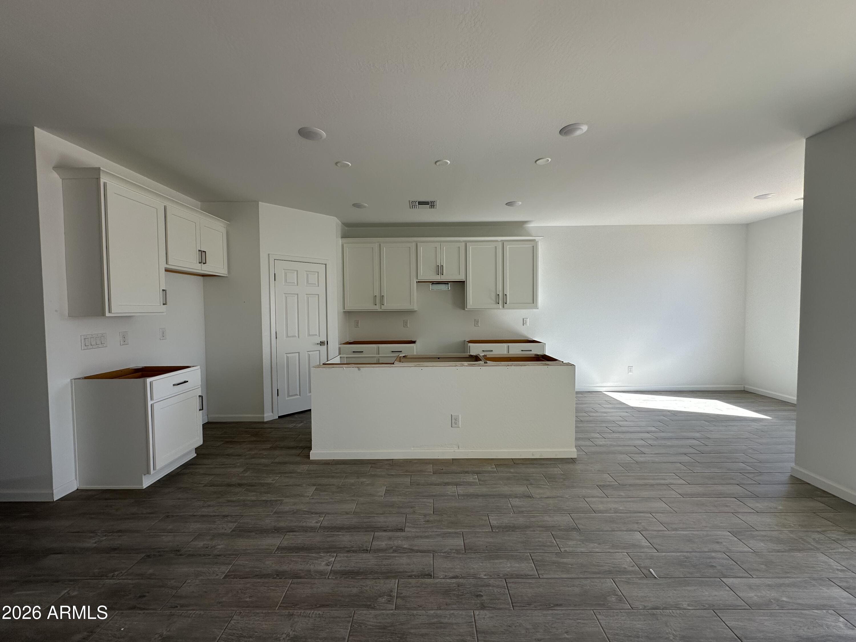 47637 West Moeller Road Maricopa, AZ 85139 - Photo 9 of 24 008- Kitchen