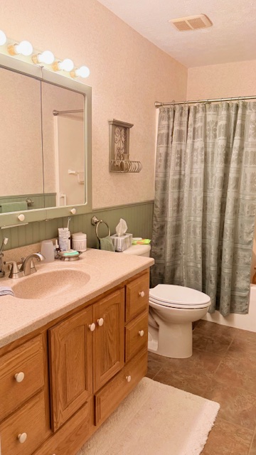 3361 Turner Drive Springfield, OH 45504 - Photo 10 of 18 This bathroom features a functional layout with a spacious vanity and practical fixtures.