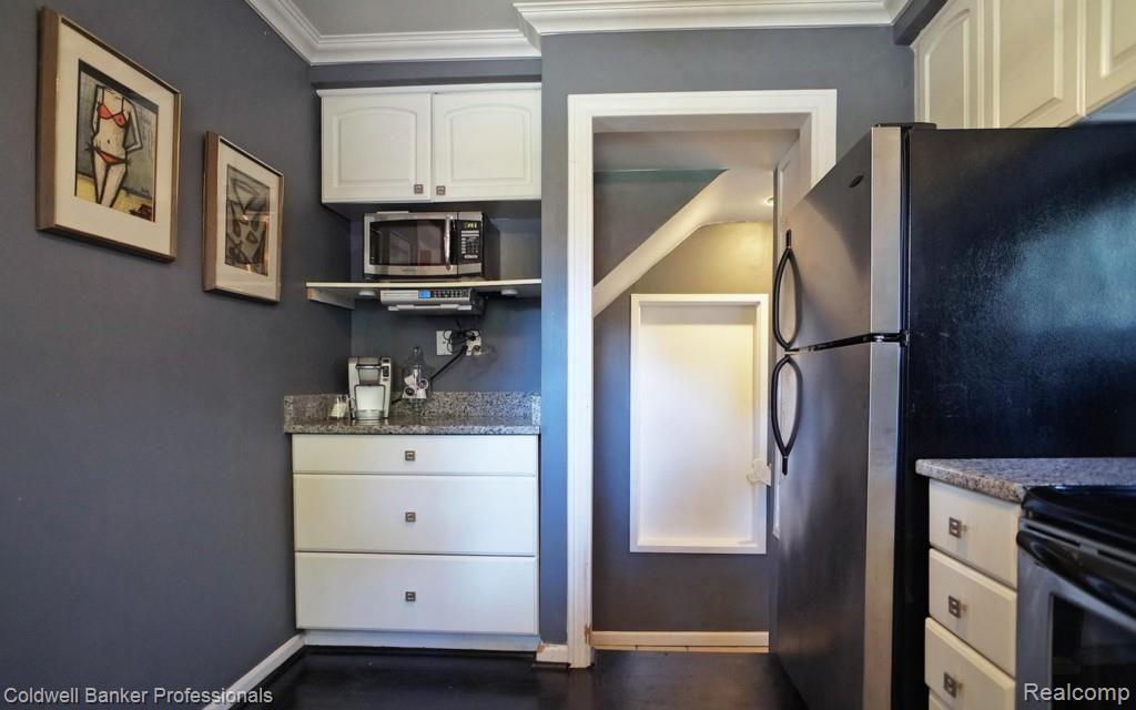 2795 Manchester Road Birmingham, MI 48009 - Photo 6 of 33 11-photo-web-1680x1050-184345.jpg