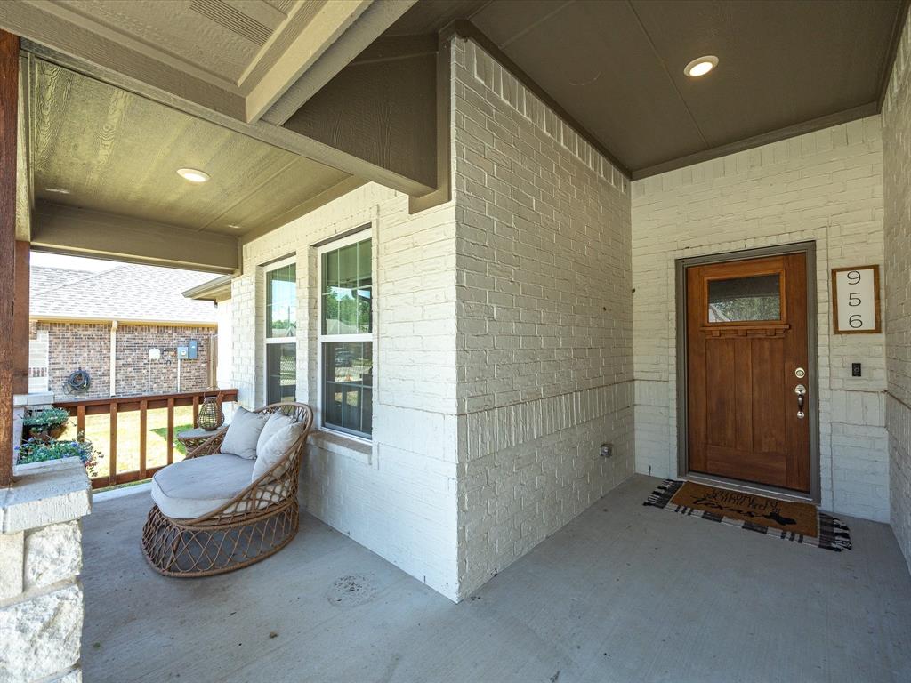 956 Sam Street Springtown, TX 76082 - Photo 4 of 38