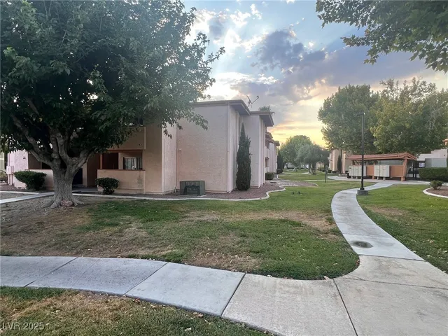 $1,100 | 1515 East Reno Avenue, Unit B208, Las Vegas, NV 89119