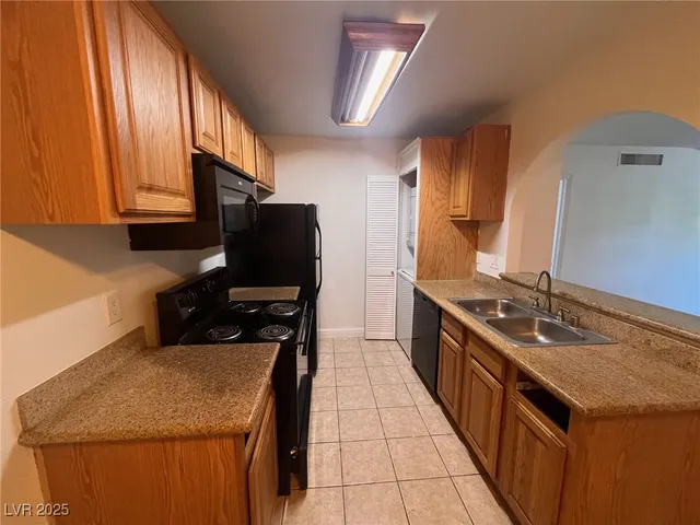 $1,100 | 1515 East Reno Avenue, Unit B208, Las Vegas, NV 89119