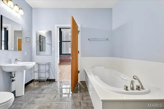 $199,000 | 1010 St Charles Street, Unit 602, St. Louis, MO 63101