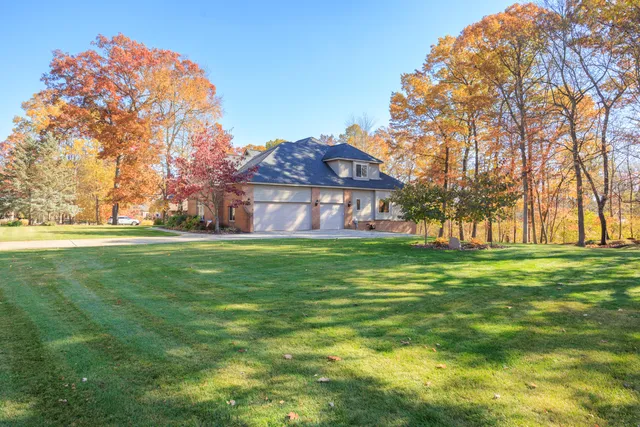 $719,900 | 8761 River Run Drive, White Lake, MI 48386