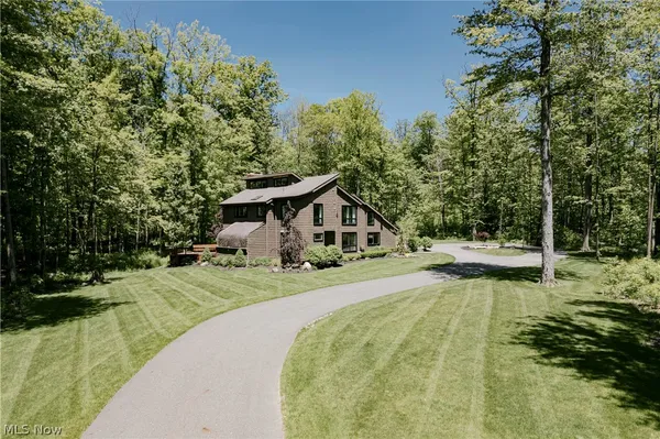 $699,900 | 17138 Wood Acre Trail, Chagrin Falls, OH 44023