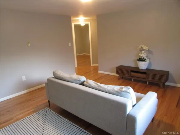 $1,800 | 1204 Parr Lake Drive, Unit 12D, Newburgh, NY 12550