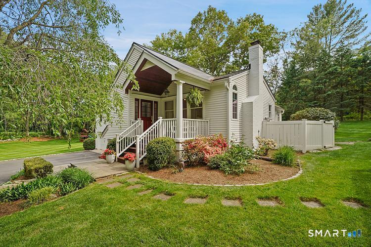 2 Grassy Plains Road Westport, CT 06880 - Photo 4 of 40 Charming cottage vibe