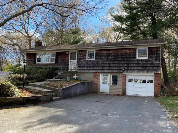 $499,999 | 20 Oak Place, Selden, NY 11784