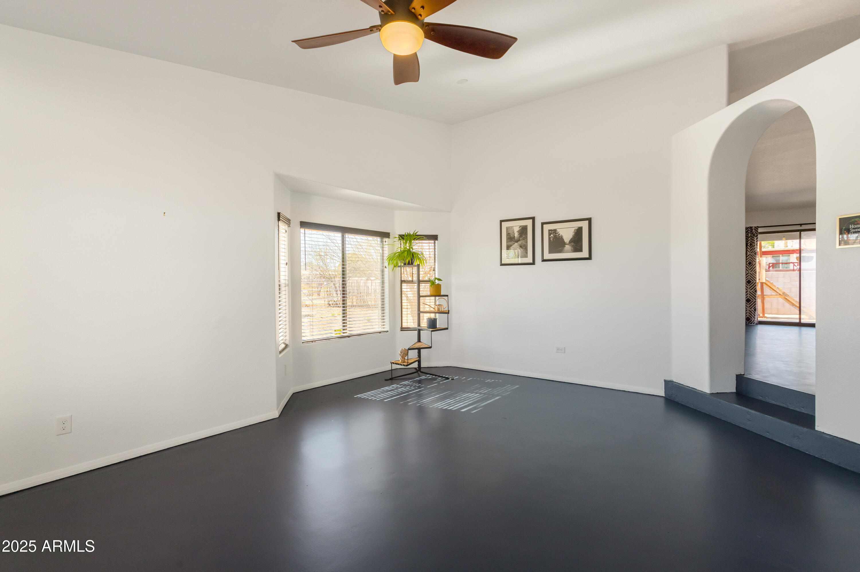 198 Hereford Road Bisbee, AZ 85603 - Photo 10 of 41 Living Room
