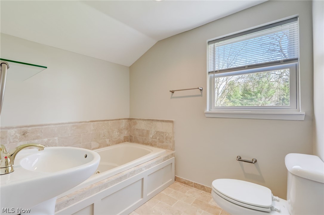 28525 Edgedale Road Cleveland, OH 44124 - Photo 23 of 30 Gallery Image 23