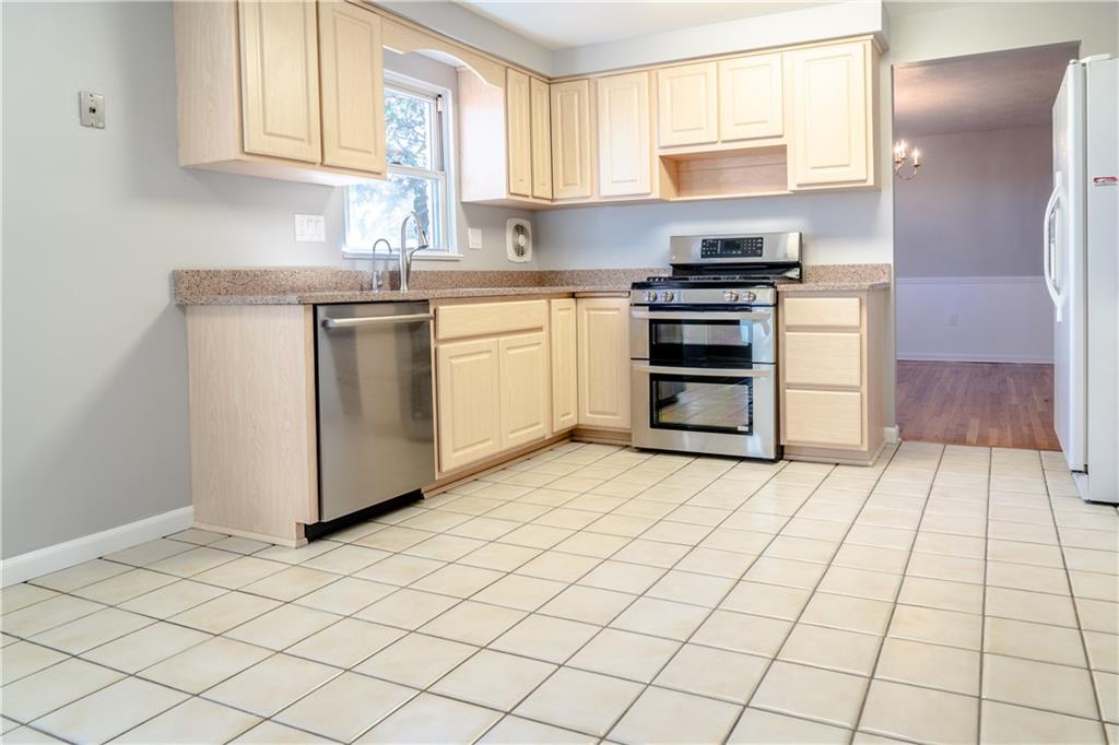 146 North Jamestown Road Coraopolis, PA 15108 - Photo 10 of 25 Gallery Image 10