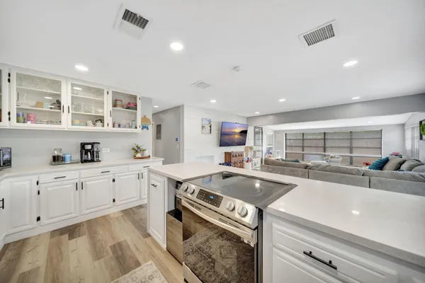 $569,000 | 831 Northwest 39th Street, Oakland Park, FL 33309