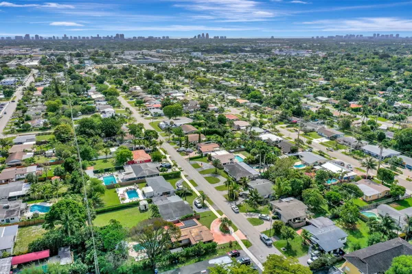 $569,000 | 831 Northwest 39th Street, Oakland Park, FL 33309