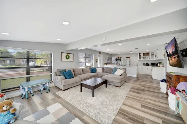 $569,000 | 831 Northwest 39th Street, Oakland Park, FL 33309
