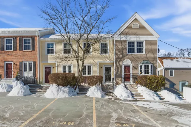 $330,000 | 547 Fox Hollow Way, Manchester, NH 03104