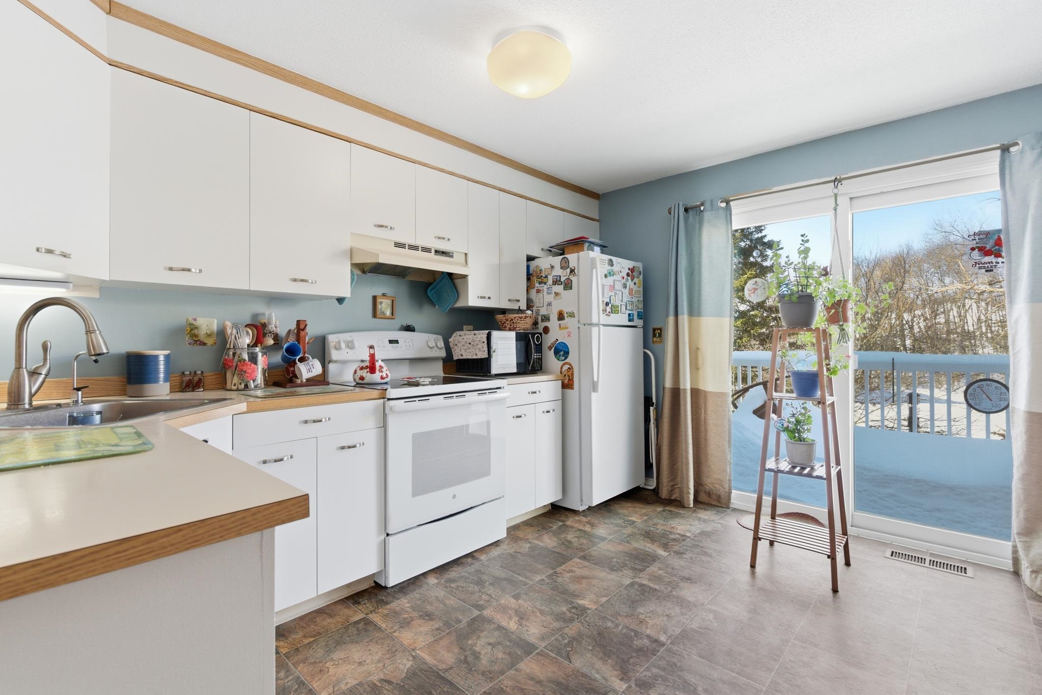 547 Fox Hollow Way Manchester, NH 03104 - Photo 5 of 39