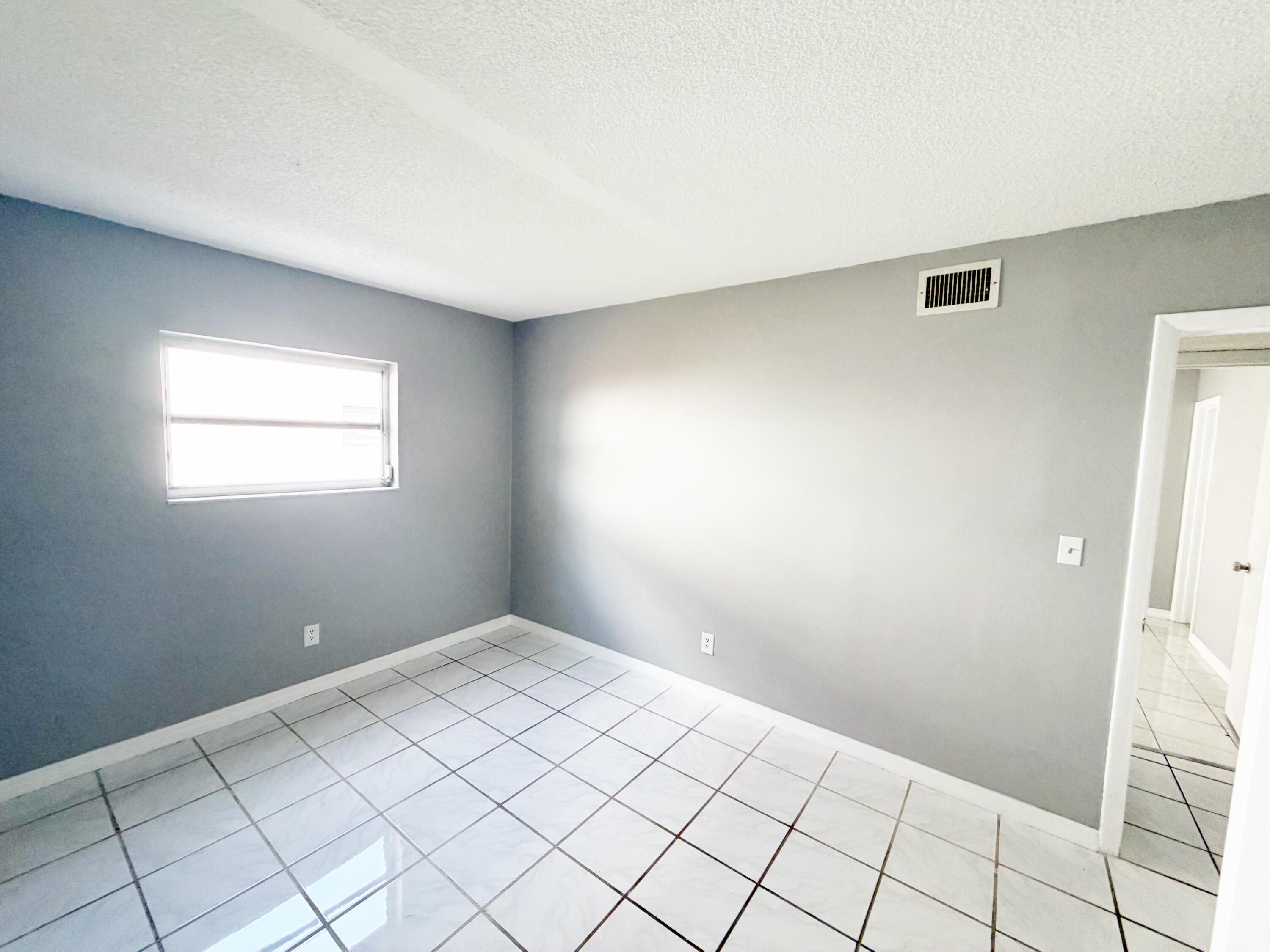 320 Southwest 1st Street Pompano Beach, FL 33060 - Photo 13 of 24 IMG_5393
