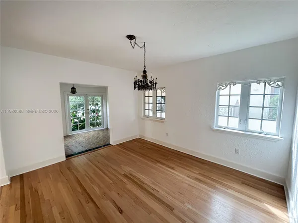 a view of empty room with window