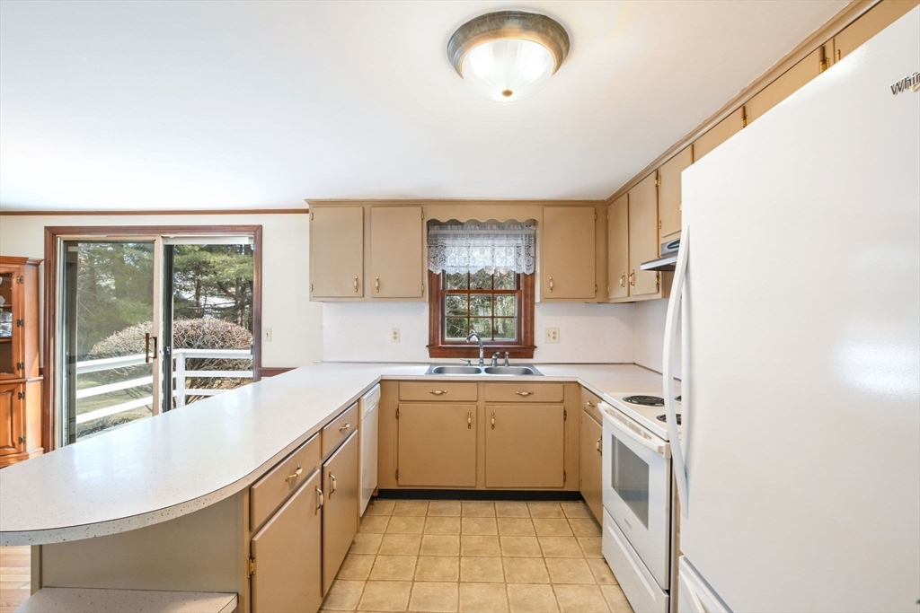 48 Captain Noyes Road Yarmouth, MA 02664 - Photo 10 of 31