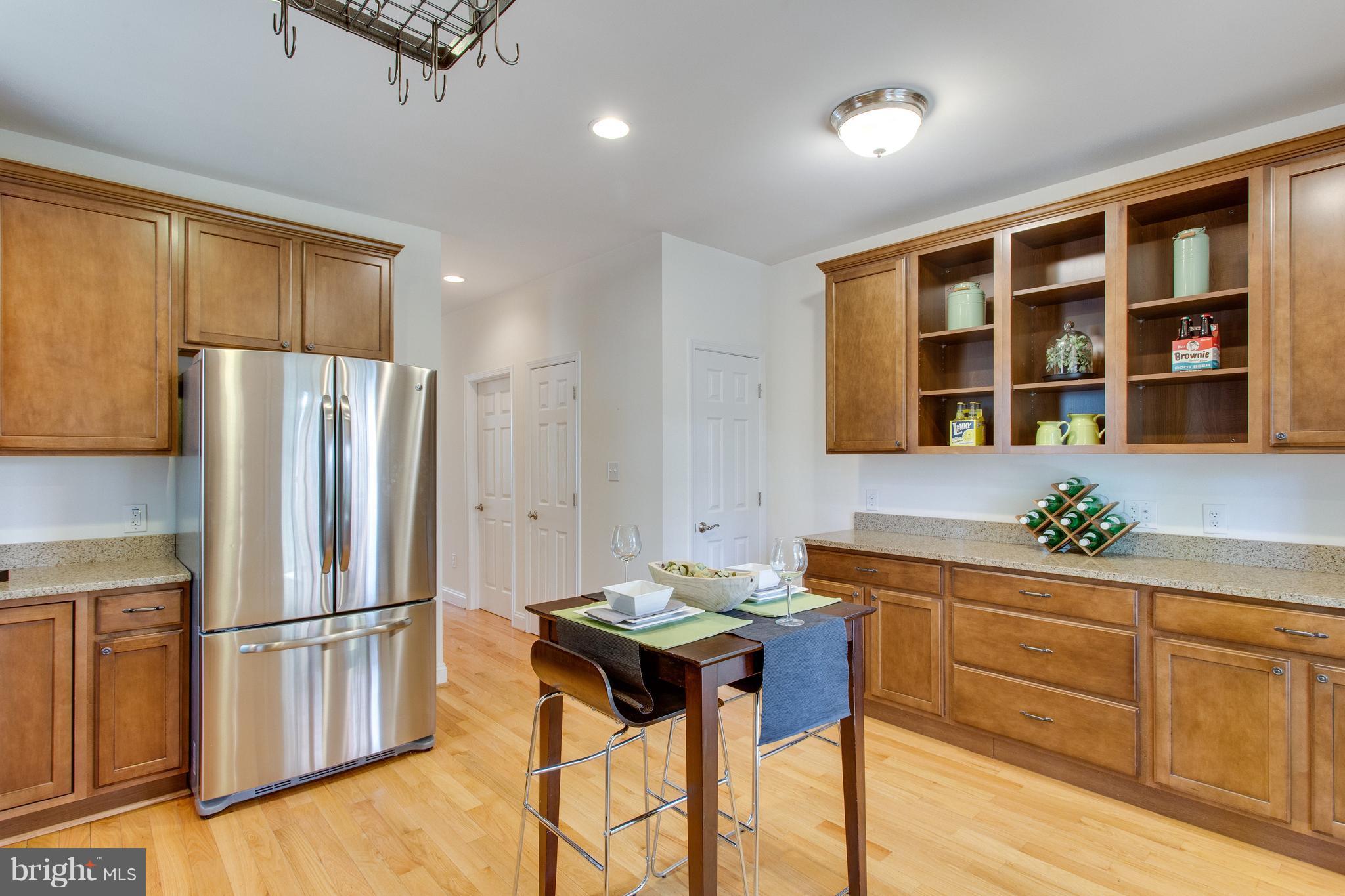 112 West Glebe Road, Unit A Alexandria, VA 22305 - Photo 11 of 30 Generous counter and cabinet space