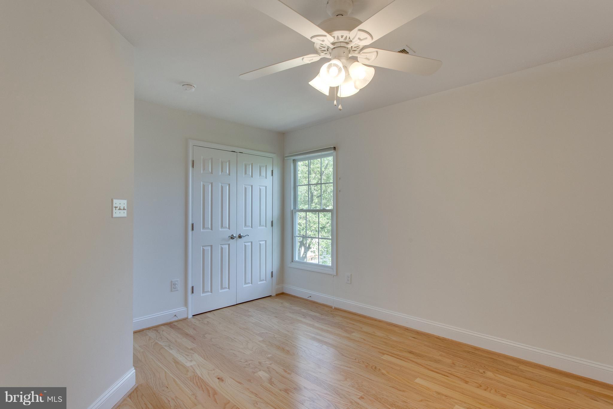 112 West Glebe Road, Unit A Alexandria, VA 22305 - Photo 20 of 30 Ceiling fans convey