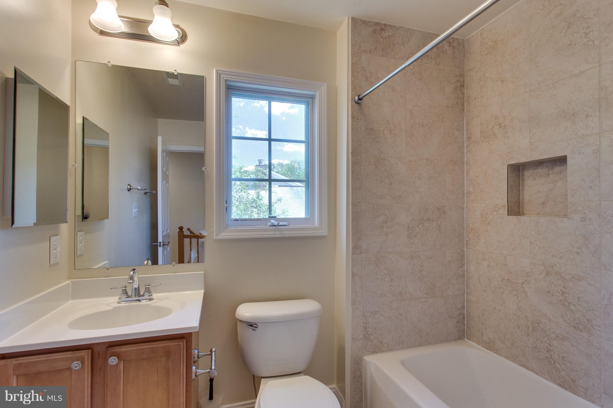 112 West Glebe Road, Unit A Alexandria, VA 22305 - Photo 21 of 30 Second full bath on upper level