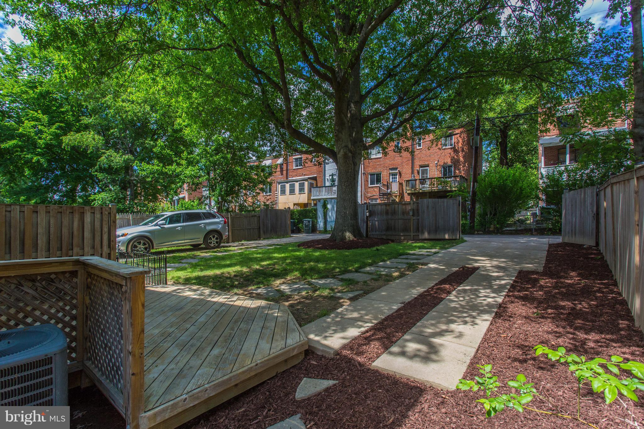 112 West Glebe Road, Unit A Alexandria, VA 22305 - Photo 27 of 30 Driveway parking