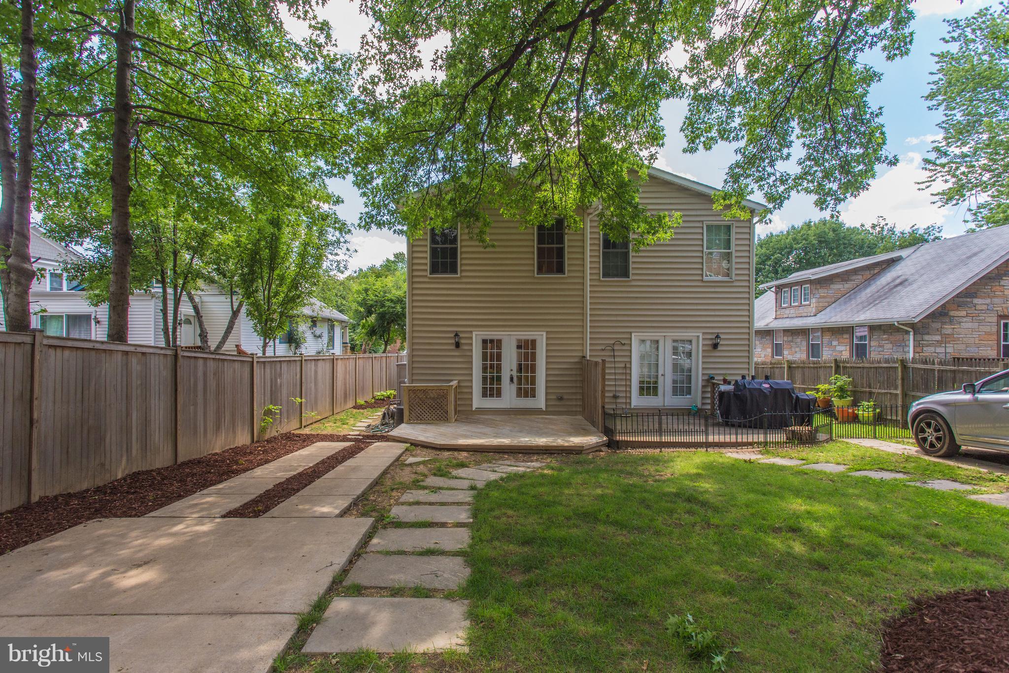 112 West Glebe Road, Unit A Alexandria, VA 22305 - Photo 28 of 30 Gorgeous unit with lush lawn