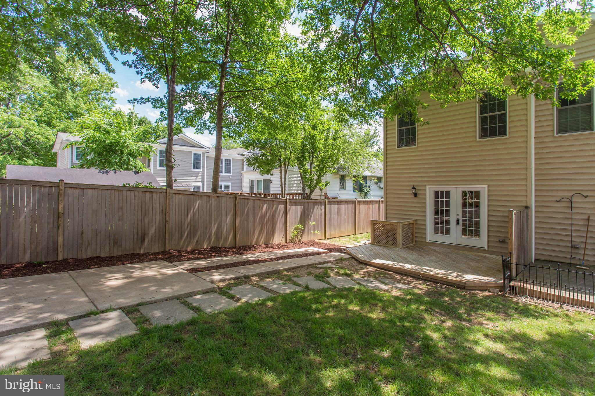 112 West Glebe Road, Unit A Alexandria, VA 22305 - Photo 6 of 30 Large deck and driveway parking