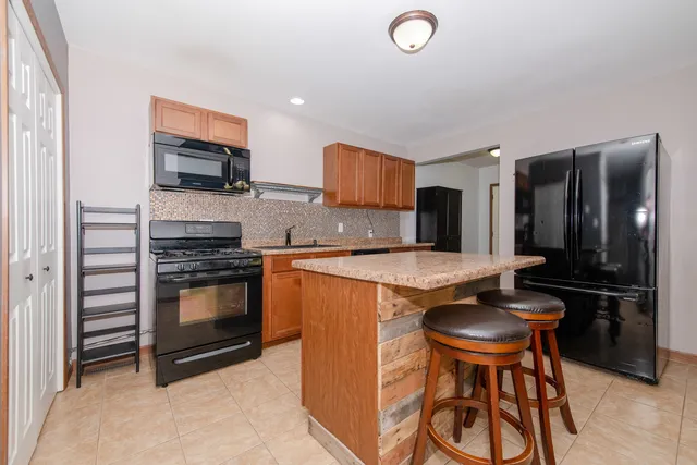 $300,000 | 511 Armstrong Street, Morris, IL 60450