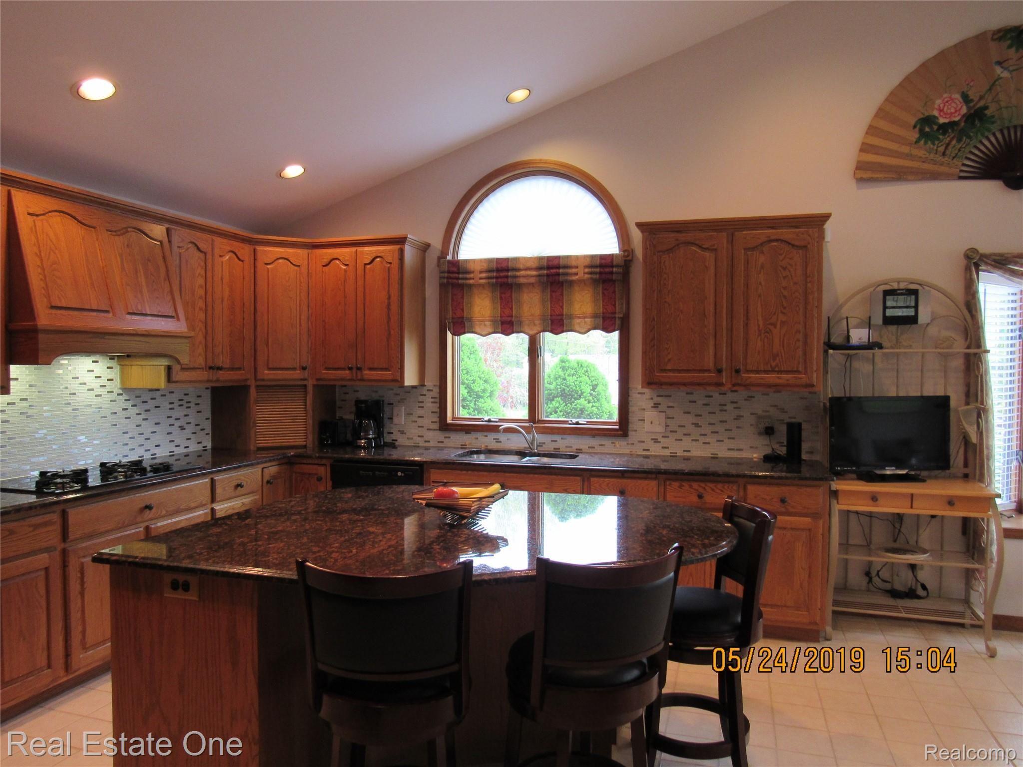 384 Nakomis Road Lake Orion, MI 48362 - Photo 19 of 77 IMG_0592.JPG
