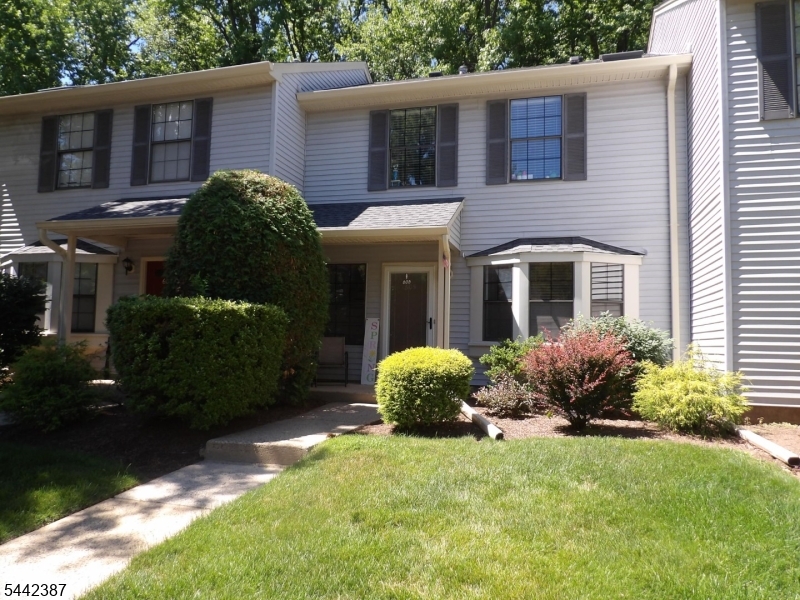 605 Timber Oaks Road Edison, NJ 08820 - Photo 2 of 25