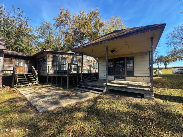 $220,000 | 4660 Moon Lake Road, Dundee, MS 38626