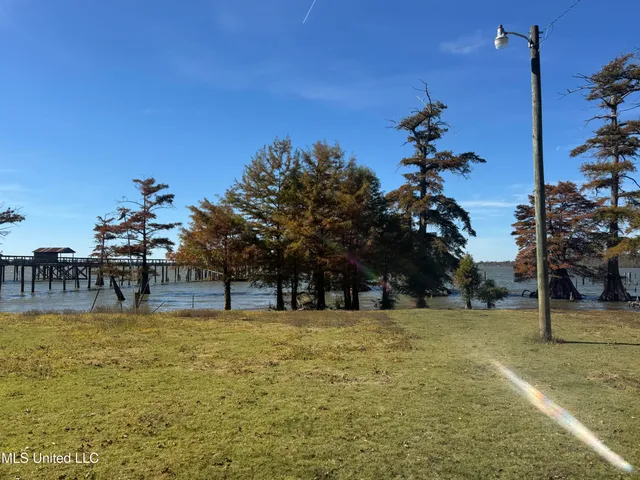 $220,000 | 4660 Moon Lake Road, Dundee, MS 38626