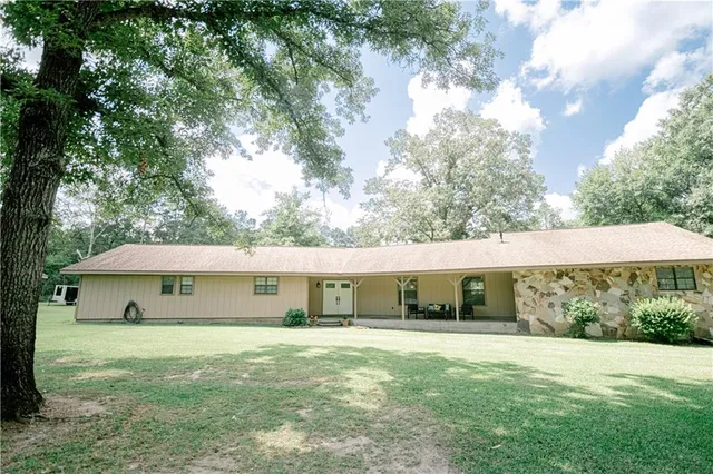 $320,000 | 25284 Lake Choctaw Road, Franklinton, LA 70438