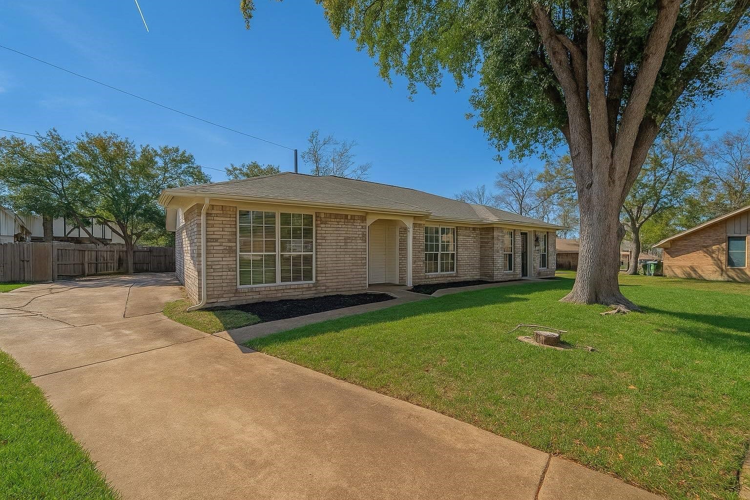 7315 Housman Houston, TX 77055 - Photo 3 of 49