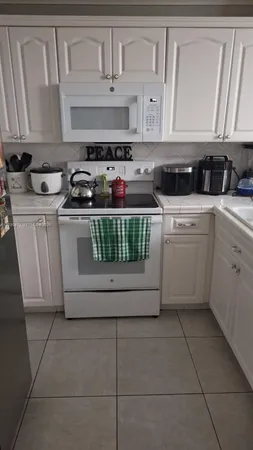 $2,450 | 655 West 68th Street, Unit 4, Hialeah, FL 33014