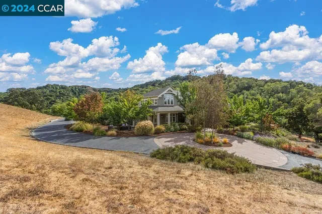 $4,700,000 | 8 Julianna Court, Moraga, CA 94556