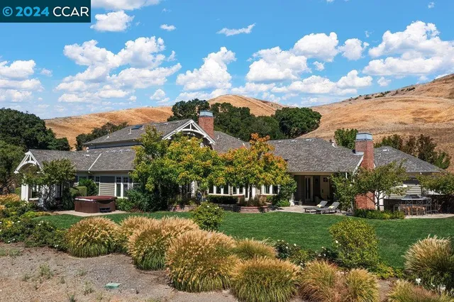 $4,700,000 | 8 Julianna Court, Moraga, CA 94556