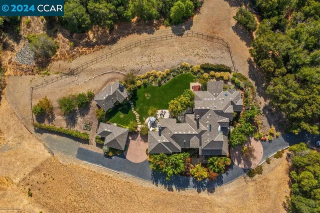 $4,700,000 | 8 Julianna Court, Moraga, CA 94556