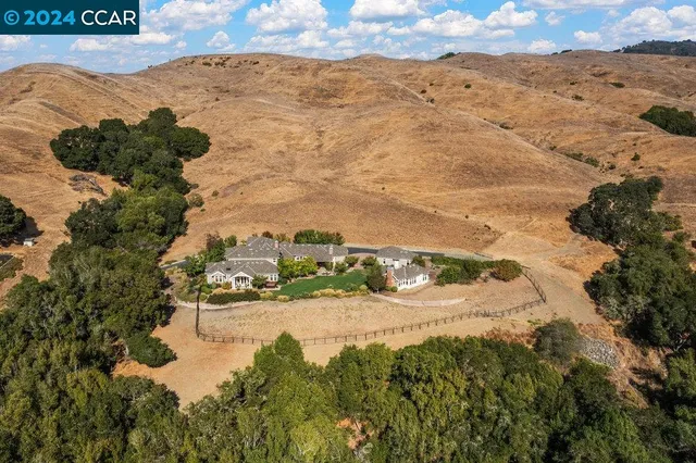 $4,700,000 | 8 Julianna Court, Moraga, CA 94556
