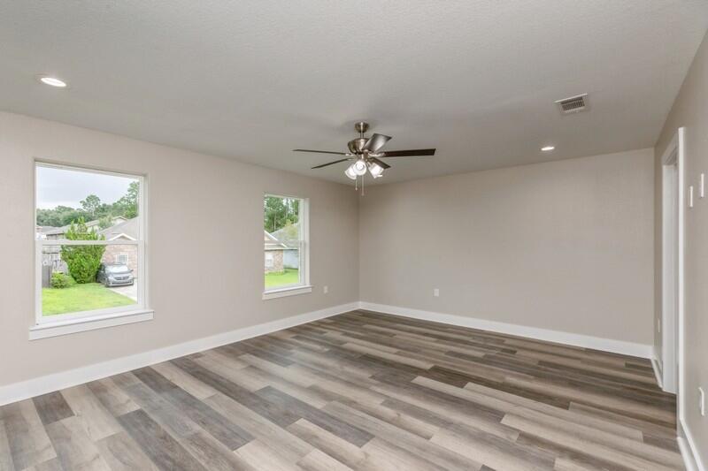4540 Hermosa Road Crestview, FL 32539 - Photo 25 of 35 a view of a livingroom with a window