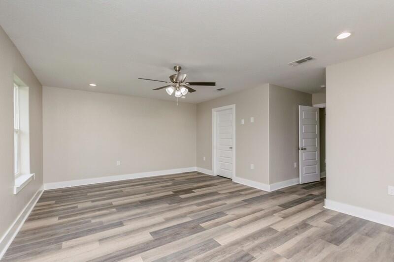 4540 Hermosa Road Crestview, FL 32539 - Photo 26 of 35 a view of a livingroom with a ceiling fan and window