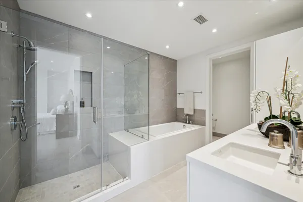 $849,000 | 2323 West Main Street, Unit 402, Houston, TX 77098